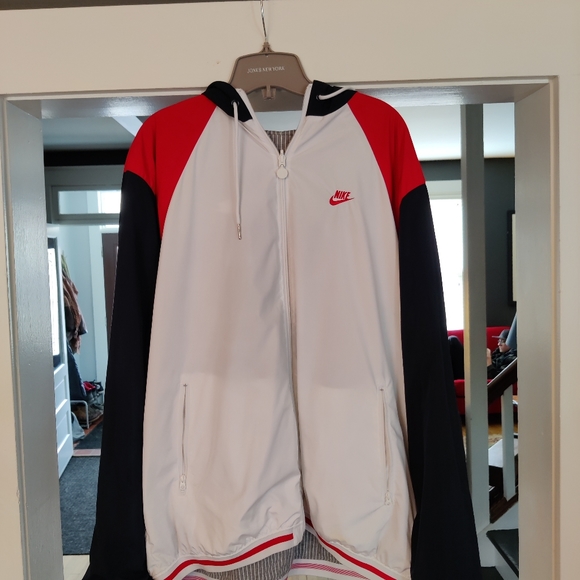 Mens Nike Windrunner Red, white and Blue - Picture 2 of 3